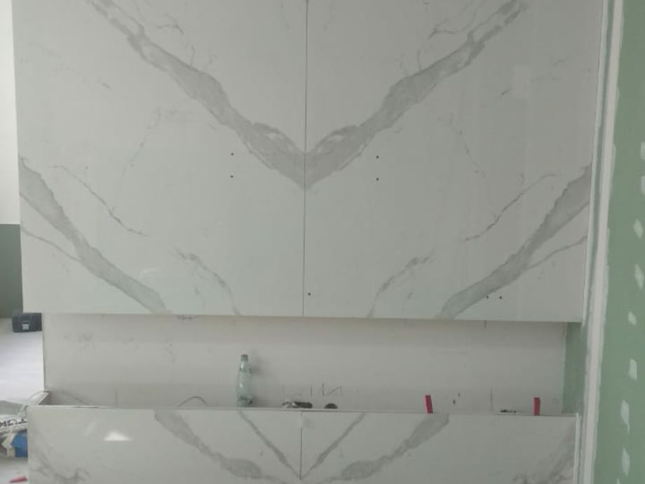 Облицовка камина крупноформатным керамогранитом на Малом пр. В.О. 1