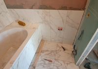 Укладка крупноформатного керамогранита в санузле на  ул. Полозова 4