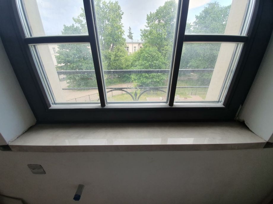 Укладка крупноформатного керамогранита на кухонный фартук в Пушкине 1